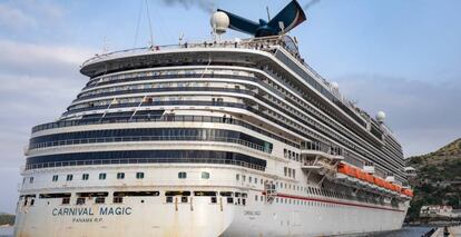 Vista del crucero Carnival Magic.