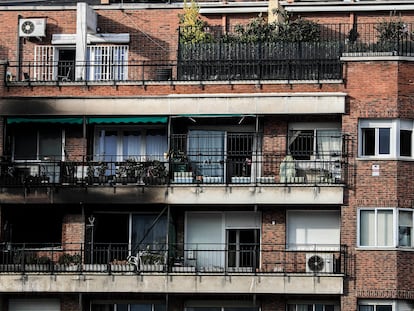 Viviendas del número 6 de la calle de Almería, efectadas por el incendio.