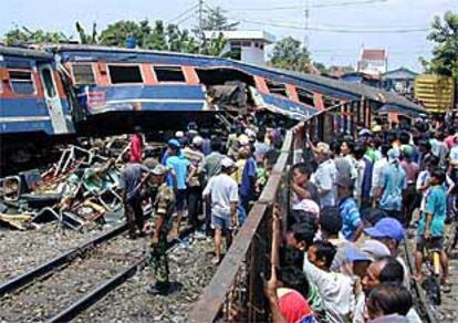 Imagen de los trenes accidentados en Indonesia.