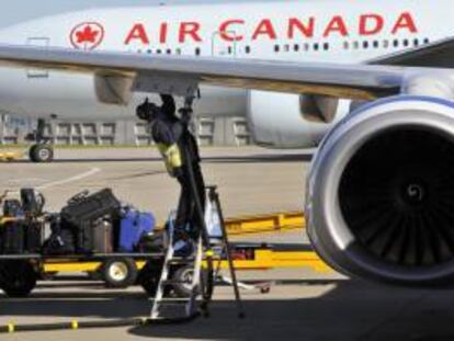 Fotografía disponible que muestra un avión de Air Canada. EFE/Archivo
