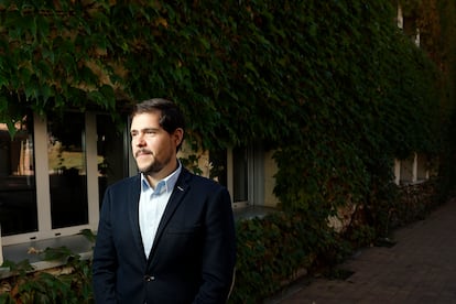 Pedro Jesús Cuadros, profesor universitario, en Ciudad Universitaria (Madrid).