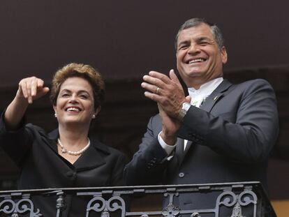 El exmandatario de Ecuador, Rafael Correa, junto a la expresidenta de Brasil, Dilma Rousseff.