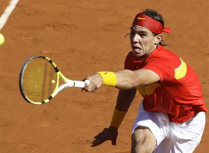 Nadal no ha tenido ningún problema para vencer a Tipsarevic y dar el segundo punto a España