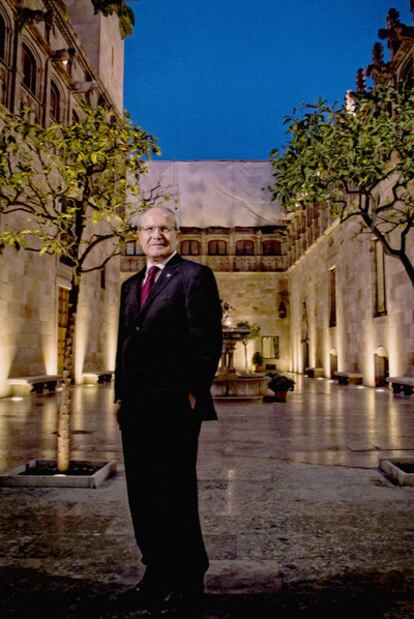 El presidente catalán y candidato a la reelección, José Montilla, en el palacio de la Generalitat.