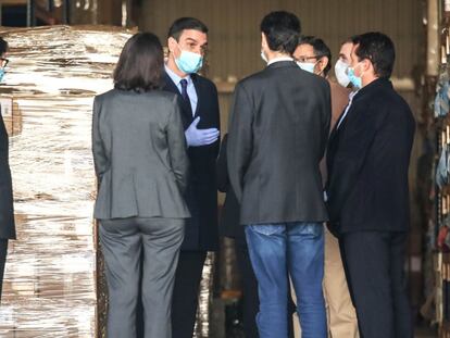 El presidente del Gobierno, Pedro Sánchez, durante su visita las instalaciones de la empresa Hersill, en Móstoles (Madrid).