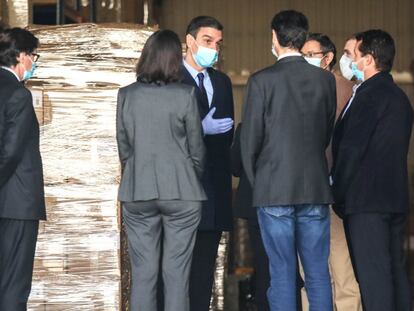 El presidente del Gobierno, Pedro Sánchez, durante su visita las instalaciones de la empresa Hersill, en Móstoles (Madrid).