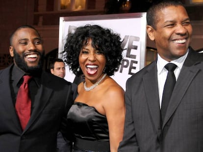 John David Washington, junto a sus padres, Pauletta y Denzel Washington, en Los Ángeles, en 2010.