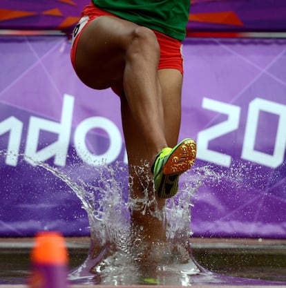 La atleta etiope Sofia Assefa en la competición femenina de 3.000 metros obstáculos.