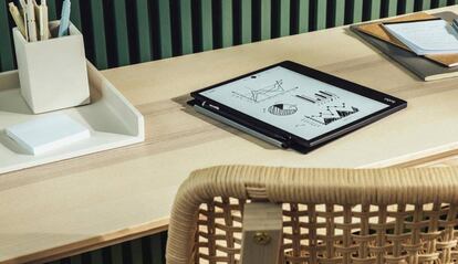 Kobo Elipsa 2E en una mesa