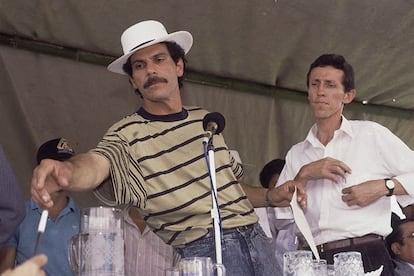 Carlos Pizarro y Antonio Navarro Wolff en una imagen de archivo.