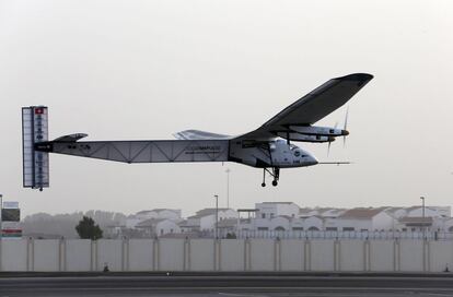 "Demostraremos que el avión impulsado por energía solar puede volar día y noche sin combustible. El cambio ha llegado y está volando alrededor del Sol en 2015", destaca el proyecto en sus redes sociales.