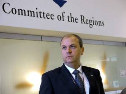 El presidente de Extremadura, José Antonio Monago, antes de su intervención en la comisión de Recursos Naturales del Comité de las Regiones (CdR), celebrada hoy en Bruselas.