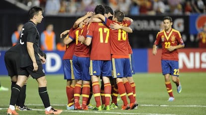España ganó ayer a Irlanda por dos goles a cero en un amistoso celebrado en Nueva York.