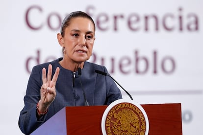 Claudia Sheinbaum, habla durante la conferencia de prensa este martes, en el Palacio Nacional de la Ciudad de México.
