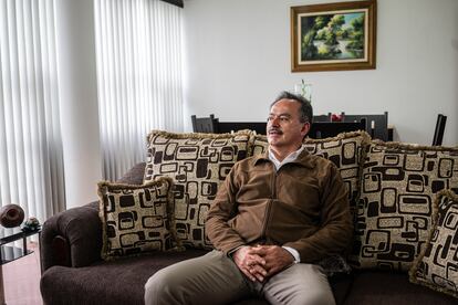 Rubén Vaca, en su departamento.