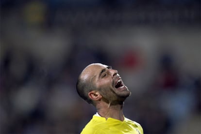 Borja Valero se lamenta durante el partido contra el Getafe.