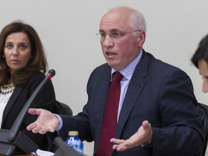 El secretario general de Sanidade, Antonio Fernández Campa, ayer en el Parlamento gallego.