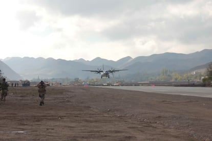 Vista del aeropuerto de la localidad afgana de Qala e Naw.