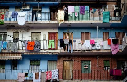 Corrala en el primer edificio de varios pisos levantado en los años cincuenta en el barrio.