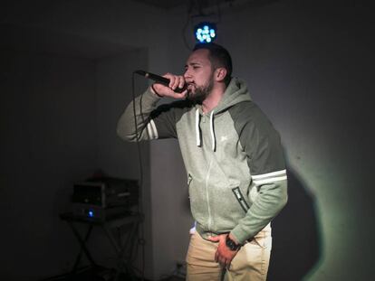 El raper Valtonyc, a la sala Freedonia del barri del Raval de Barcelona al març passat.