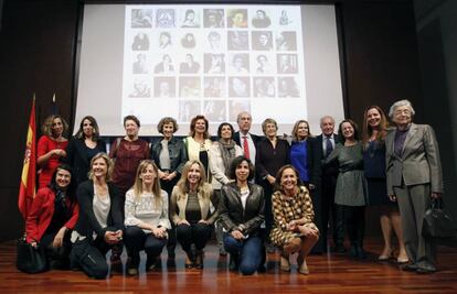 Participantes na leitura de textos de escritoras organizado pela Biblioteca Nacional em colaboração com a Federação Espanhola de Mulheres Dirigentes.