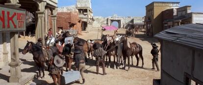 “La Comunidad de Madrid fue muy importante en este fenómeno, porque aquí se rodó la primera cinta de Sergio Leone con la que empezó el 'boom' de este tipo de películas”, explica Javier Ramos, que acaba de publicar 'El cine del Oeste en la Comunidad de Madrid'. En la imagen, fotograma de 'Fantasmas en el Oeste', grabada en Daganzo.