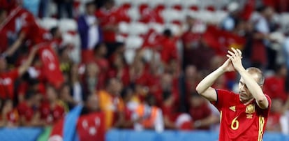 Iniesta celebra el triunfo ante Turquía.