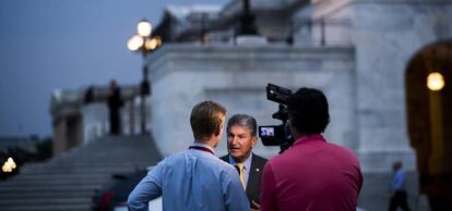 El senador demócrata Joe Manchin, en una entrevista. 