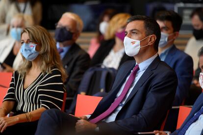 Yolanda Díaz y Pedro Sánchez, el lunes en Santander en la inauguración de la jornada 'Diálogos sobre el Futuro del Trabajo'.