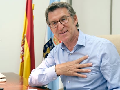 El presidente de la Xunta y candidato del PP a las elecciones gallegas, Alberto Núñez Feijóo, en una foto subida a Twitter tras conocer los resultados de los comicios.