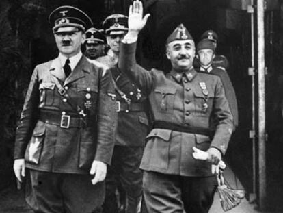 Franco y Hitler, en Hendaya (Francia), en una foto falsificada por el régimen de la entrevista que mantuvieron ambos el 23 de octubre de 1940.