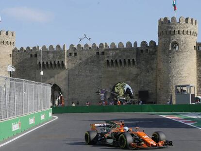 Alonso, durante una sesi&oacute;n de entrenamientos del GP de Azerbaiy&aacute;n.