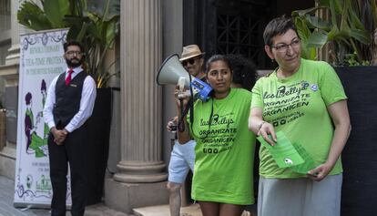 Protesta de las 'kellys' en un hotel de Barcelona.