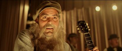 George Clooney, con barbas y a lo loco, en una de las escenas de 'Oh Brother!