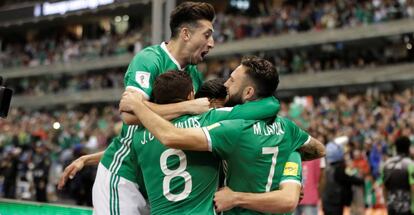 El equipo mexicano durante el partido frente a Costa Rica