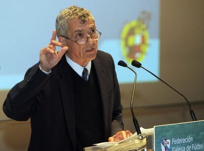 Villar, en una intervención en la Federación Galega de Fútbol.
