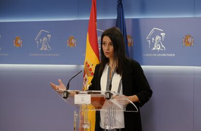 La líder de Cs, Inés Arrimadas, comparece en una rueda de prensa en el Congreso el jueves pasado.