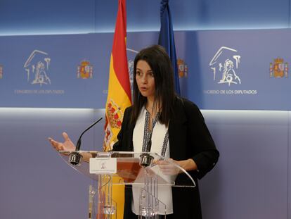 La líder de Cs, Inés Arrimadas, comparece en una rueda de prensa en el Congreso el jueves pasado.