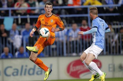 Bale controla el balón ante Antunes.