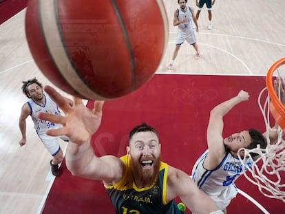 Aron Baynes, en el partido ante Italia de los Juegos de Tokio. Getty