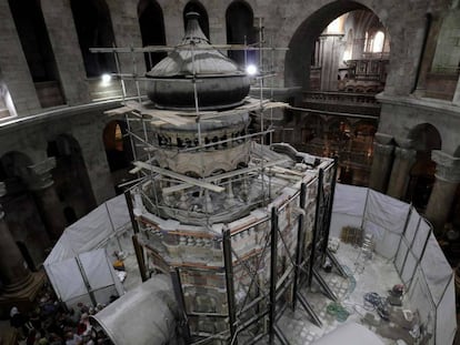 Obras de restauración en la tumba.