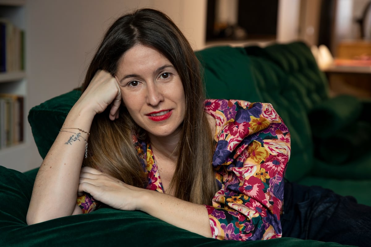 Nuria Labari: “Ser una mujer hetero no significa colocar la amistad con tus amigas un escalón por debajo de tu relación romántica”