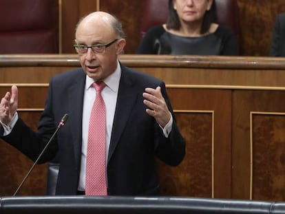 El ministro de Hacienda, Cristóbal Montoro, en el Congreso.