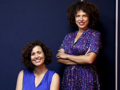 Las periodistas de EL PAÍS Ana Fuentes y Silvia Cruz Lapeña.