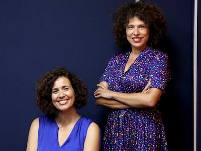 Las periodistas de EL PAÍS Ana Fuentes y Silvia Cruz Lapeña.