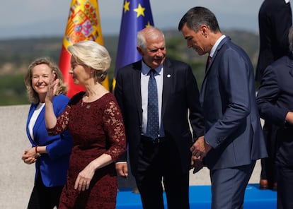 Desde la izquierda, Nadia Calviño, Ursula von der Leyen, Josep Borrell y Pedro Sánchez. 