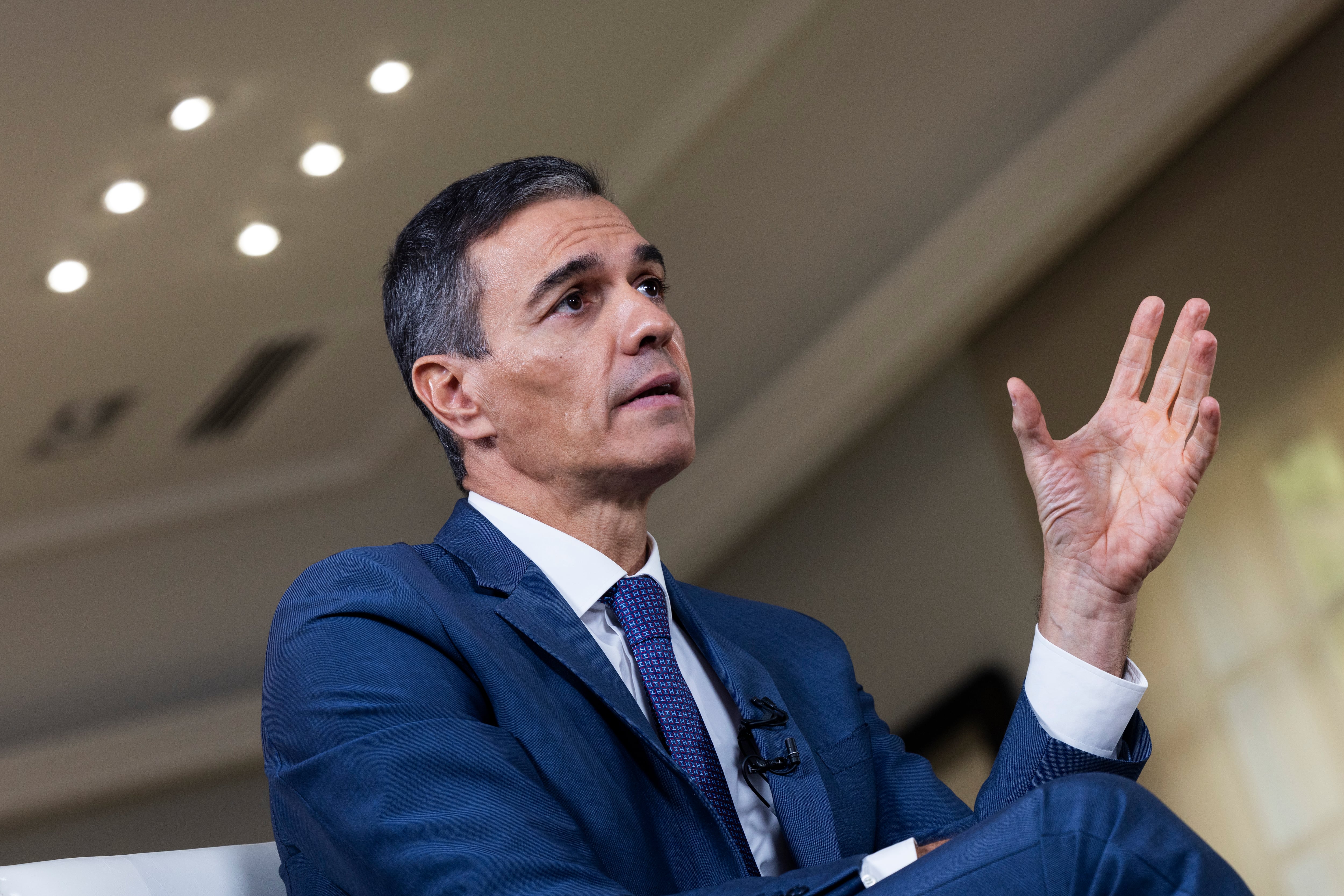 Pedro Sánchez, presidente del Gobierno, en un momento de la entrevista con EL PAÍS.