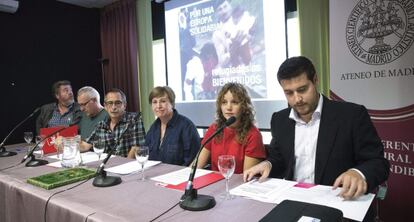 De izquierda a derecha, Juan López de Uralde (Equo), Cayo Lara (IU), Ramón Gorriz (CCOO), Almudena Fontecha (UGT), Eva Matarín (PSOE) y Jorge Alexandre (UPyD), este jueves.