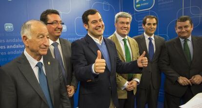Moreno Bonilla (sin corbata), el pasado miércoles en la sede del PP.
