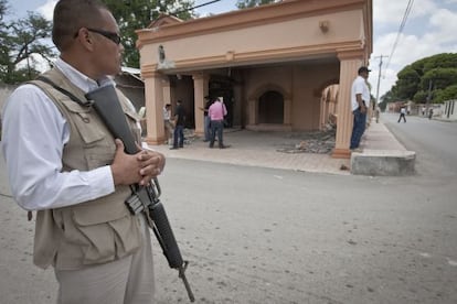 Edifício destruído pelos Los Zetas em Allende.